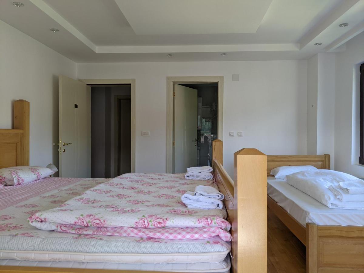 & Restaurant Abas Appartement Plav