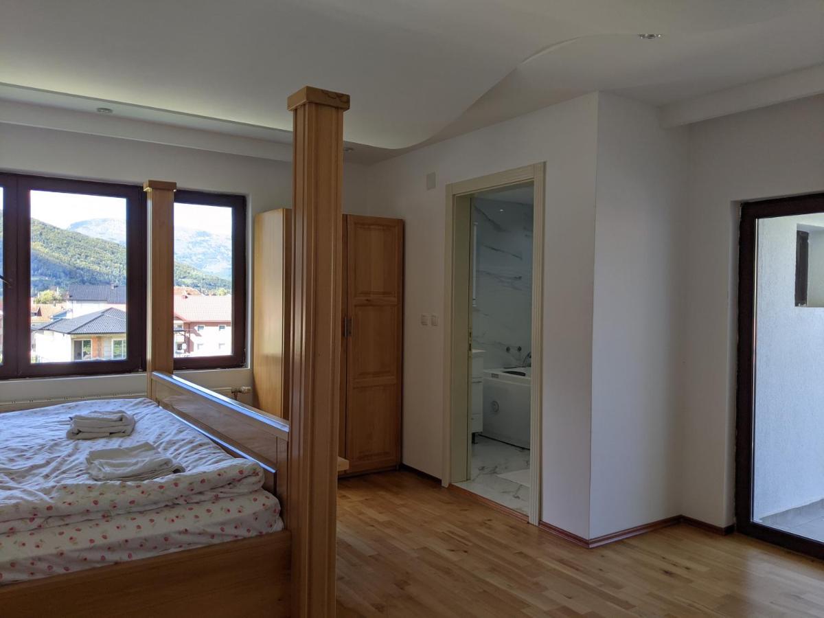 Appartement & Restaurant Abas Plav